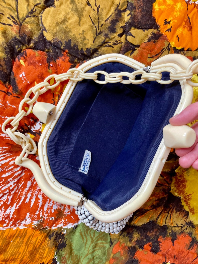 Fantastic Vintage 40s Whiting & Davis White Alumesh Purse with Ivory Bakelite/Celluloid Chain Link Handle / Vintage Whiting and Davis Purse image 8