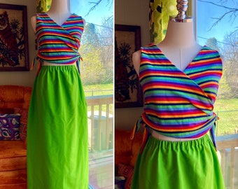 Vintage 60s/70s Bright Green Maxi Skirt with An Elastic Waist / Vintage 70s Solid Green Maxi Skirt / Vintage Green Maxi Skirt