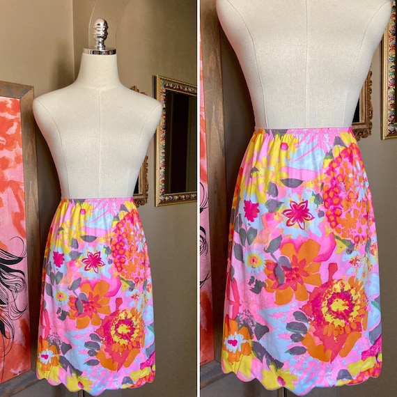 Vintage 60s Mod Dayglo Pink Floral Half Slip / Vi… - image 1