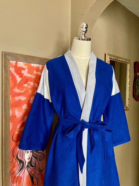 Vintage 60s/70s Blue & Gray Harcourt Short Robe /… - image 3