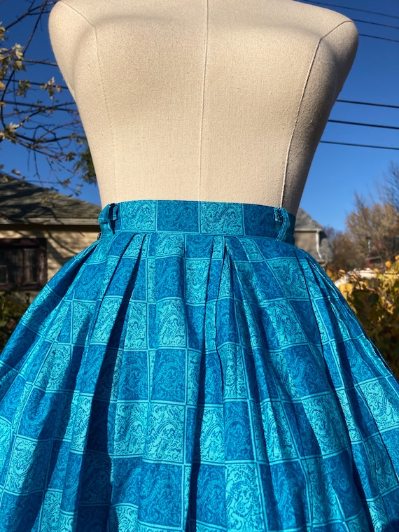 Vintage 50s/60s Blue Novelty Print Skirt / Vintag… - image 4