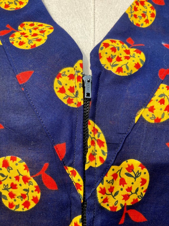 Vintage Mod Blue & Yellow Apple Novelty Print Dre… - image 4