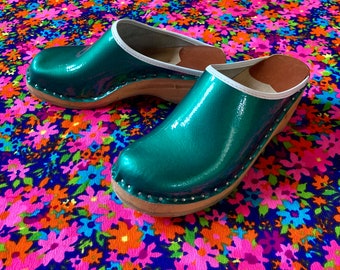 Vintage 70s GROOVY GREEN Swedish Clogs  / Vintage 70s Shiny Green Clogs / Vintage Bastad-Joffeln Green Size 35 Clogs