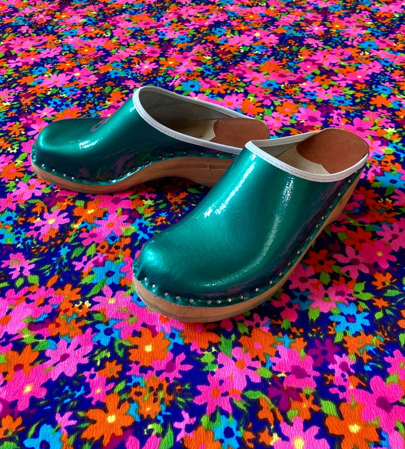 Vintage 70s GROOVY GREEN Swedish Clogs / Vintage 70s Shiny | Etsy