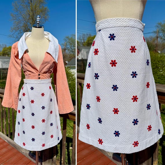 Vintage 60s/70s Mod Flower Power Embroidered Daisy Skirt / Vintage Mod Embroidered Flower Skirt / Vintage Mod Flower Skirt