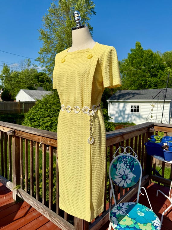 Vintage 60s Mod Yellow Textured Shift Dress with … - image 9