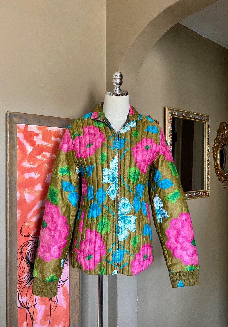 Rare Vintage 60s Mod Flower & Butterfly Quilted Puffy Jacket / Vintage 60s Mod Floral Coat / 60s Quilted Psychedelic Puffer Jacket Small image 9