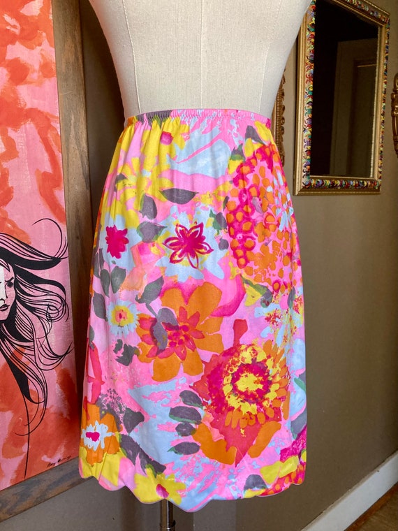 Vintage 60s Mod Dayglo Pink Floral Half Slip / Vi… - image 3