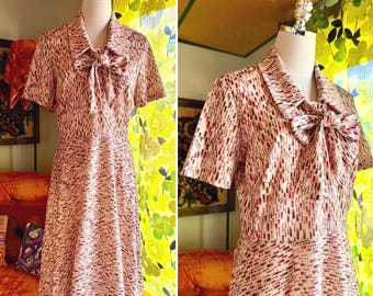 Vintage 70s Mod Novelty Print Pussybow Polyester Dress / Vintage Mod Novelty Print Polyester Dress / Vintage 70s Mod Dress L/XL