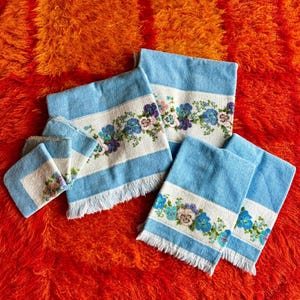 Vintage Blue Floral JCPenney Bath & Hand Towel Set / Vintage Blue Floral Bath Towels / Vintage Blue Flower Towels