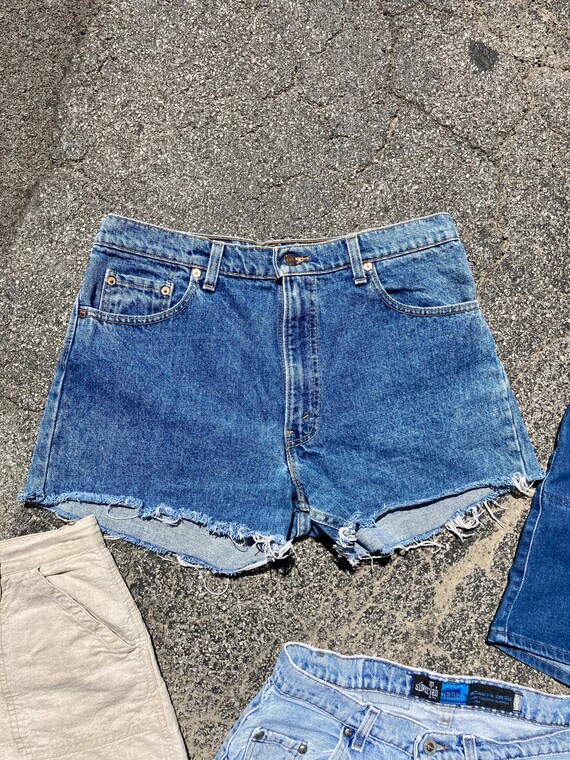 Vintage 90s 550 Levi Cut Off Shorts / Vintage Levi