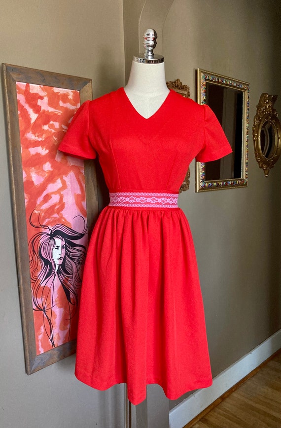 Vintage 70s Red Polyester & Lace Mini Dress / Vin… - image 10