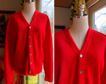 Distressed Vintage 60s Electric Red Men’s Grandpa Cardigan / Vintage Distressed Bright Red Men’s Cardigan / Mid Century Red Men’s Cardigan