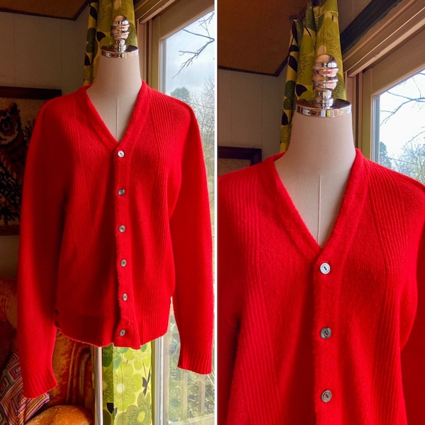 Distressed Vintage 60s Electric Red Men’s Grandpa Cardigan / Vintage Distressed Bright Red Men’s Cardigan / Mid Century Red Men’s Cardigan