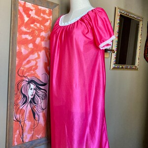 Vintage 70s Fuchsia Private Moments Nightgown / Vintage Fuchsia Nightgown / Vintage Bright Pink Nightie / Vintage Lingerie image 6