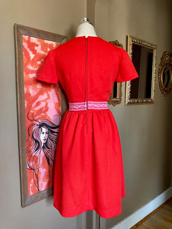 Vintage 70s Red Polyester & Lace Mini Dress / Vin… - image 6