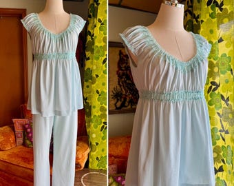Vintage 60s Light Blue Nylon & Lace Babydoll Pajamas Set / Vintage Blue Babydoll Pajamas / Vintage Blue Ladies Pajamas