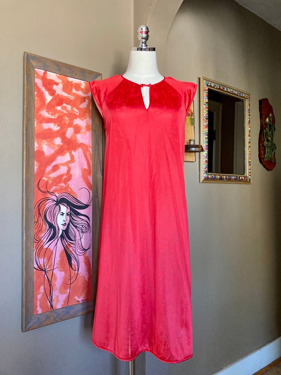 Vintage 70s/80s Red Floral Vanity Fair Nightgown … - image 2