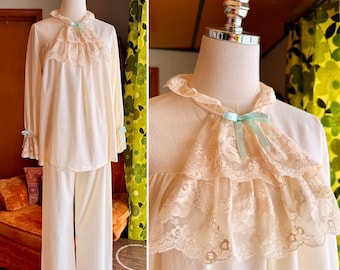 Vintage 60s Cream Ruffled Lace Collar Pajamas / Vintage Romantic Cream Lace Pajama Set / Vintage Cream Pajamas with Lace Collar & Cuffs