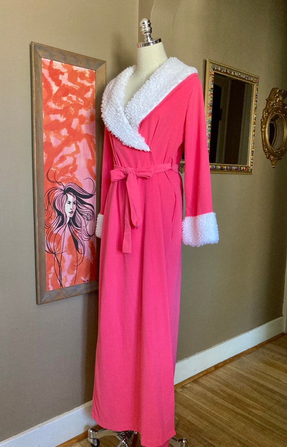 Vintage 60s Mod Bright Pink & Faux Sherpa Dutchess Jr… Gem