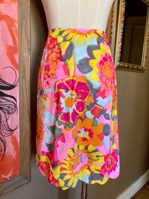 Vintage 60s Mod Dayglo Pink Floral Half Slip / Vi… - image 7