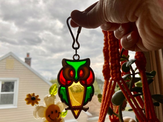 ONE Vintage NOS 70s Faux Stained Glass Keychain /… - image 6