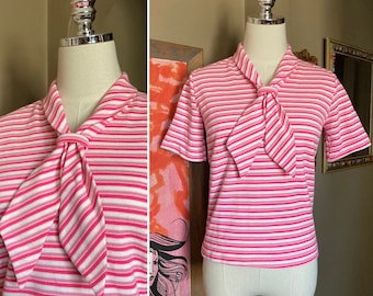 Mod Vintage 60s rosa y blanco caramelo rayas bowtie collar top / Vintage 60s rosa rayas blusa / 60s rosa rayas marinero cuello blusa