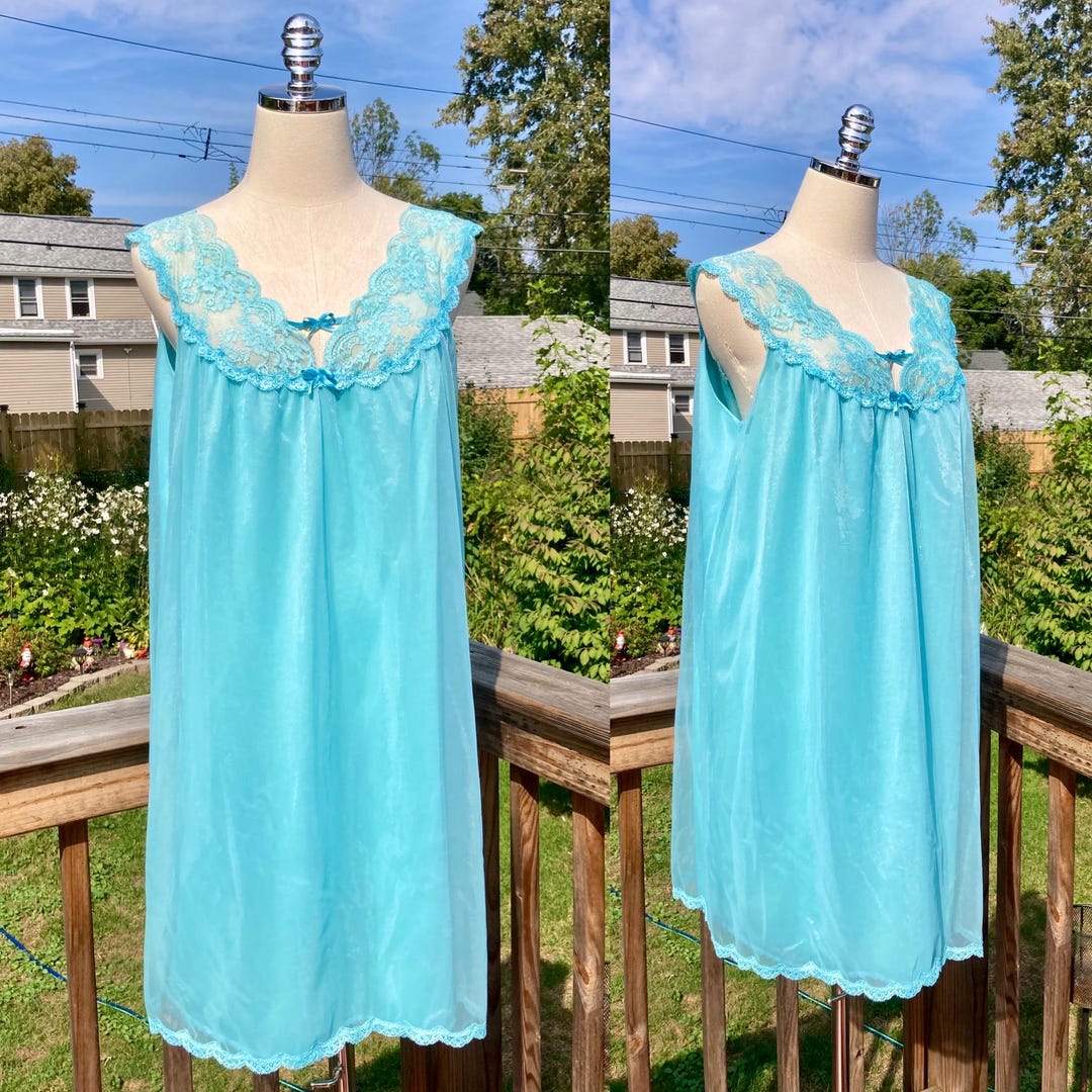Vintage 60s Baby Blue VANITY FAIR Nylon Nightgown Robe - L