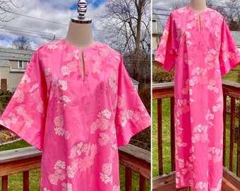 Vintage 60s/70s Pink Key West Fashions Hand Printed Floral Caftan Dress / Vintage Bright Pink Lounge Dress / Vintage Floral Caftan Dress