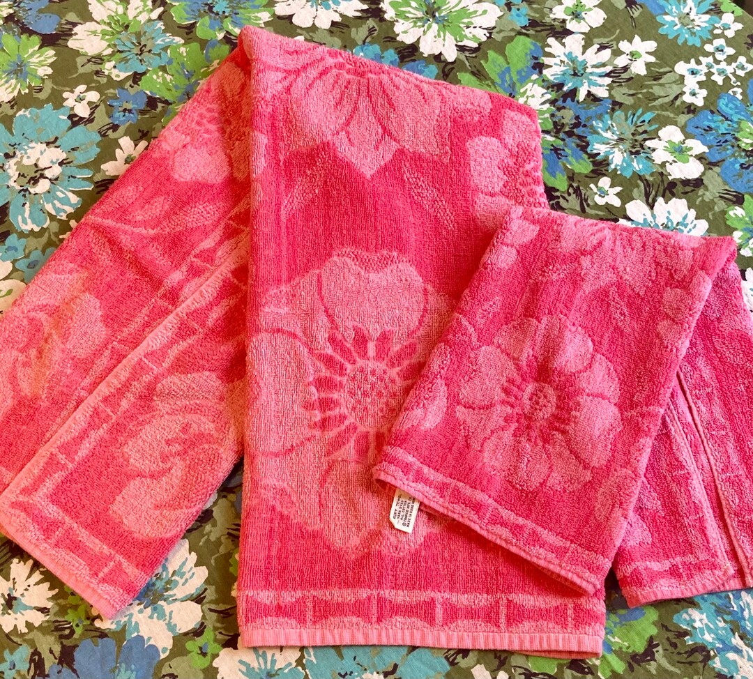 Vintage Pink Daisy Floral Golden Crown Bath & Hand Towel Set / Vintage