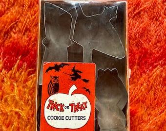 Vintage Fox Run Halloween Cookie Cutter Set in Original Box / Vintage Halloween Cookie Cutter Set / Vintage Halloween Kitchen Decor