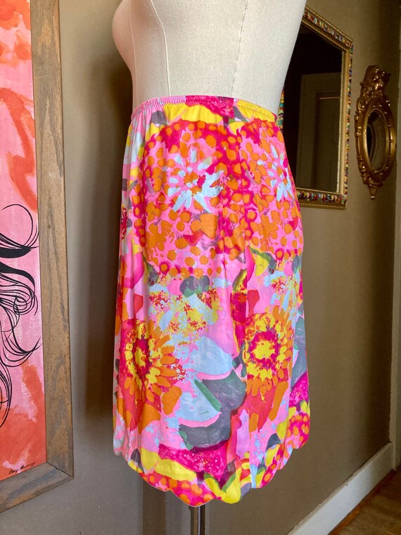 Vintage 60s Mod Dayglo Pink Floral Half Slip / Vi… - image 9