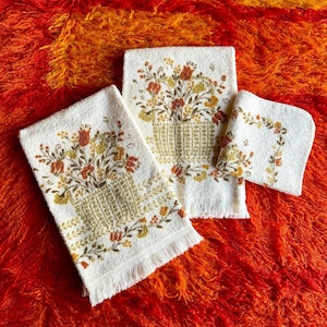 Vintage Neutral Brown Flower Basket Hand Towel and Washcloth Set / Vintage Floral Hand Towel Lot / Vintage Floral Print Towel Set