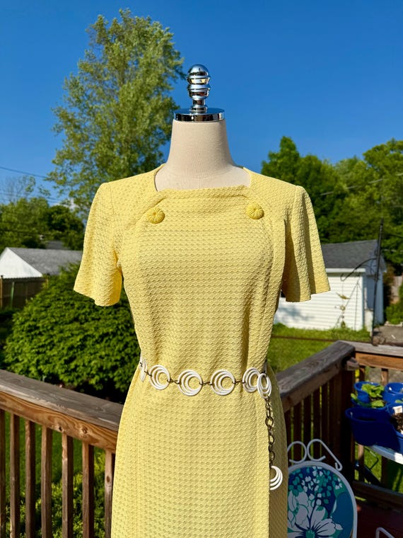 Vintage 60s Mod Yellow Textured Shift Dress with … - image 4