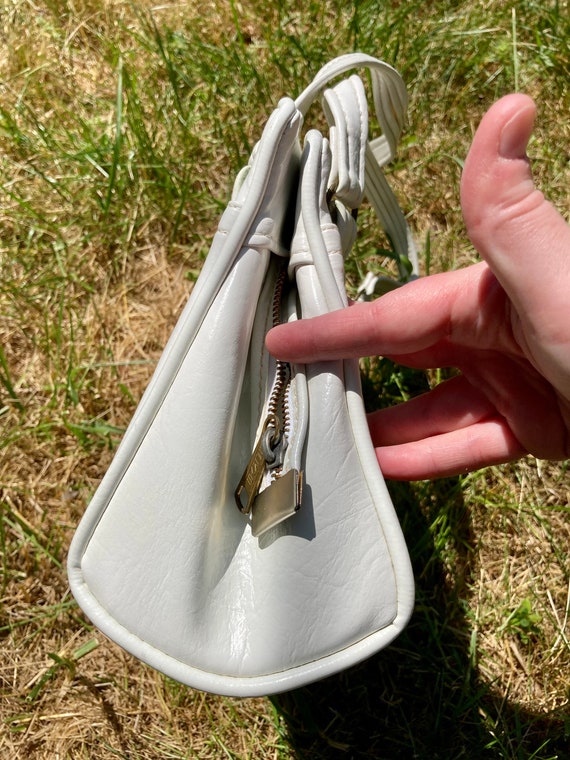 Vintage 60s/70s White Vinyl Purse / 60s White Mon… - image 5