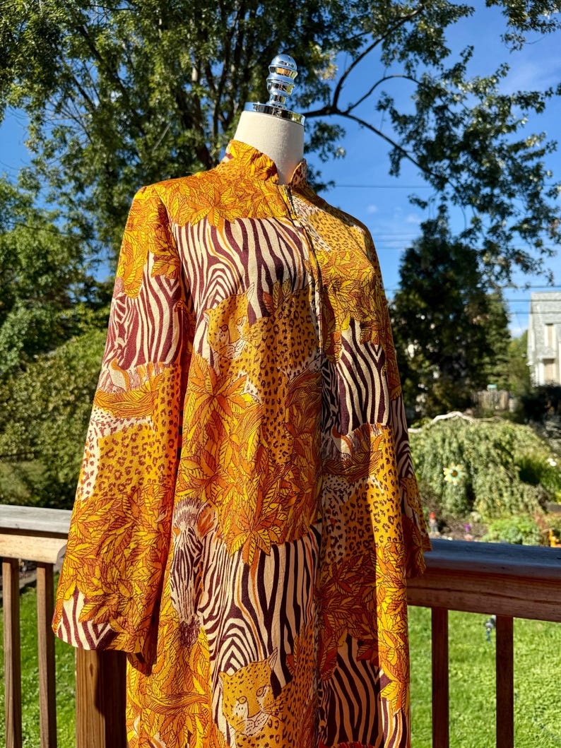 Vintage 70s Novelty Jungle Animal Print Lounge Dress /vintage Big Cat