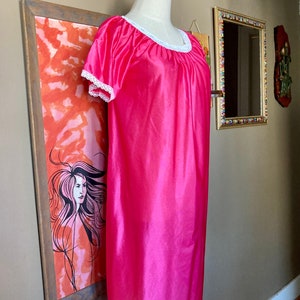 Vintage 70s Fuchsia Private Moments Nightgown / Vintage Fuchsia Nightgown / Vintage Bright Pink Nightie / Vintage Lingerie image 8