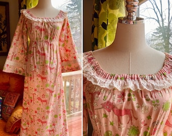 Vintage 70s Pink & Green Unicorn Flower Power Sun Novelty Print Nightgown Dress Teen/XXS Size / Vintage Novelty Unicorn Nightgown Dress