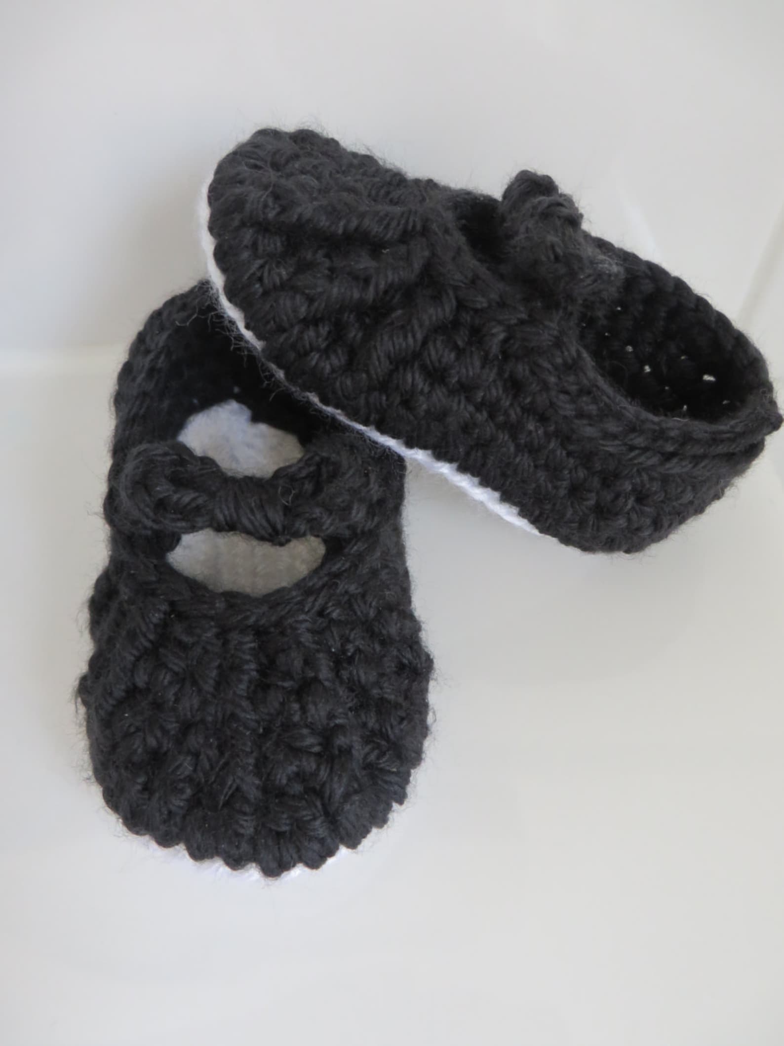 handmade crocheted slip on bow detail ballet pumps slippers shoes black and white baby girl 6-12 months 4 inch / 10 cm sole