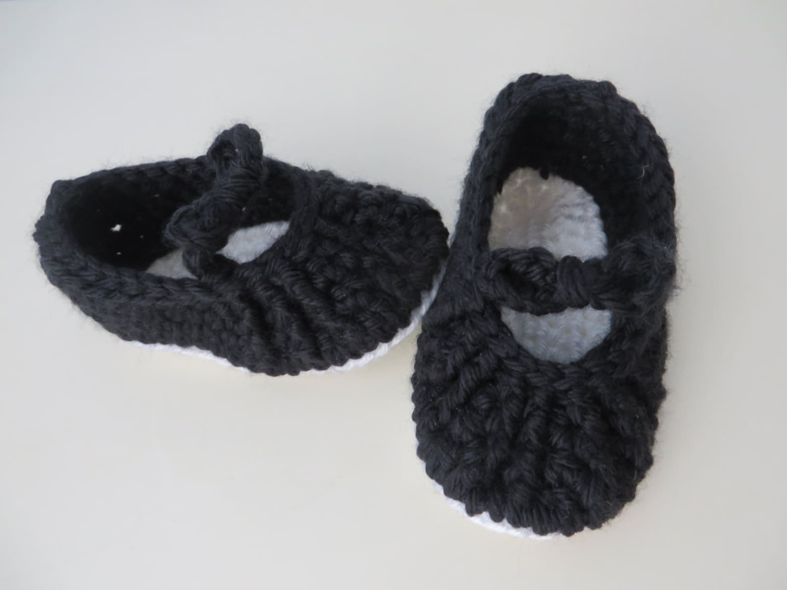 handmade crocheted slip on bow detail ballet pumps slippers shoes black and white baby girl 6-12 months 4 inch / 10 cm sole