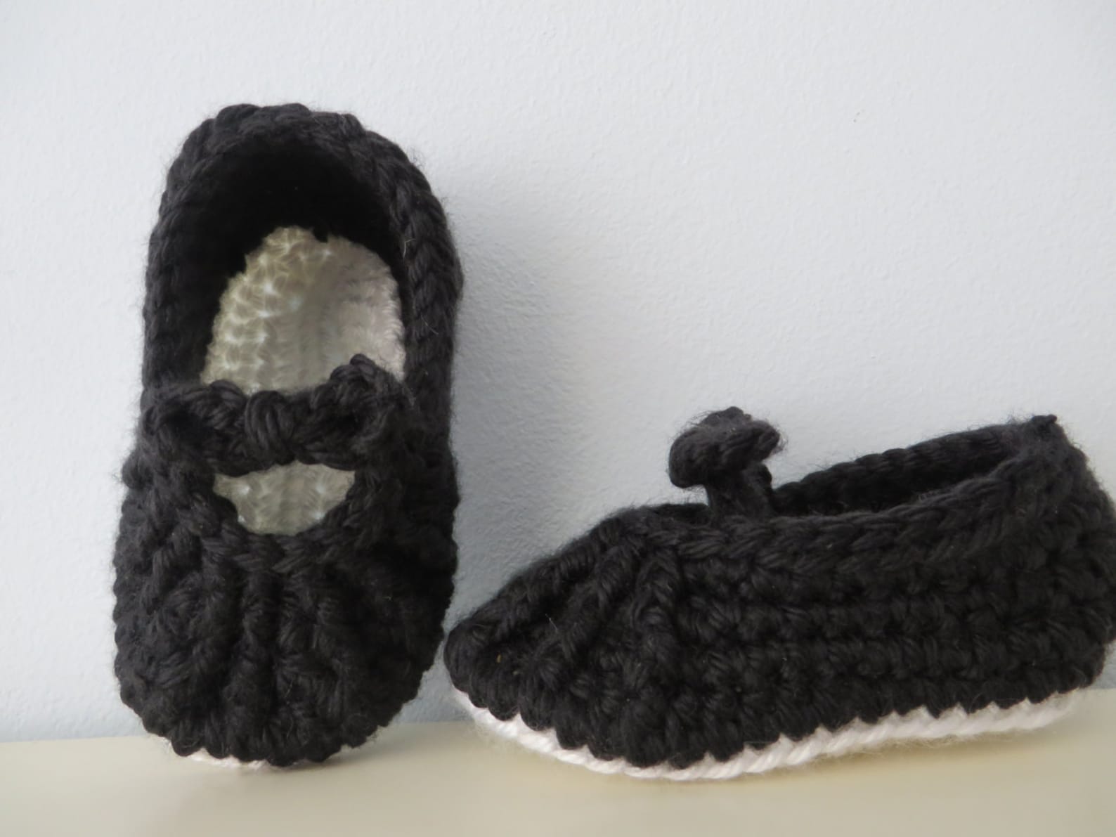 handmade crocheted slip on bow detail ballet pumps slippers shoes black and white baby girl 6-12 months 4 inch / 10 cm sole