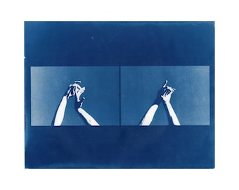 Manos / Cianotipo, hecho a mano en Los Ángeles. Edición de 10.