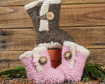 Loom Knit Baby Boots PATTERN!  Loom Knit Baby Shoe Pattern,  2 Sizes Baby & Toddler. PDF PATTERN Download. Sheepskin boot inspired pattern.