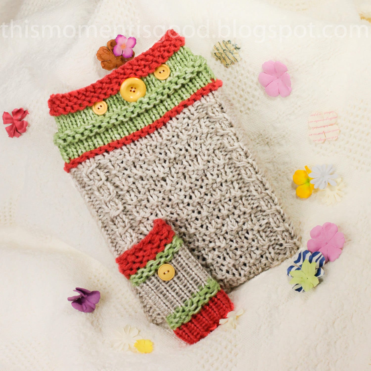 The Psion Apple Hand Knit Book Pouch or Cover in Chunky Pale Green