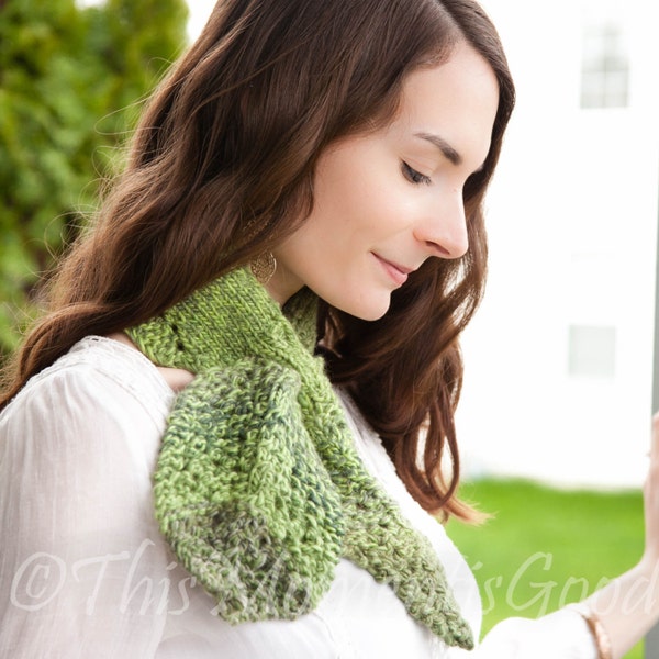 Motif d'écharpe trou de serrure en tricot métier à tisser. Leaf Scarflet, Cowl, Ascot, Leaves and Lace. Patron de tricot sur métier à tisser PDF ! Disponible en téléchargement immédiat.