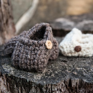Loom Knit Baby Shoe PATTERN, Loom Knit Loafer PATTERN, Bootie Pattern, PDF Pattern, English. (5) Sizes 0-12 months. Unisex Baby Gift.