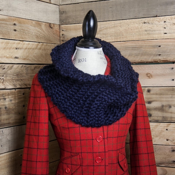 Loom Knit Cowl PATTERN, Sassenach Cowl, loom knit chunky cowl, unisex PATTERN. Loom knit scarf pattern! PDF Pattern.