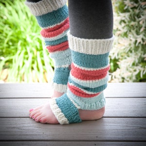 Loom knit legwarmer PATTERN, loom knit yoga legwarmers, loom knit dance socks Pattern, Stirrup legwarmers, PDF Download. Teen/adult.