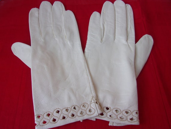 Vintage Small White 1950s Kid Leather Gloves, Wri… - image 3