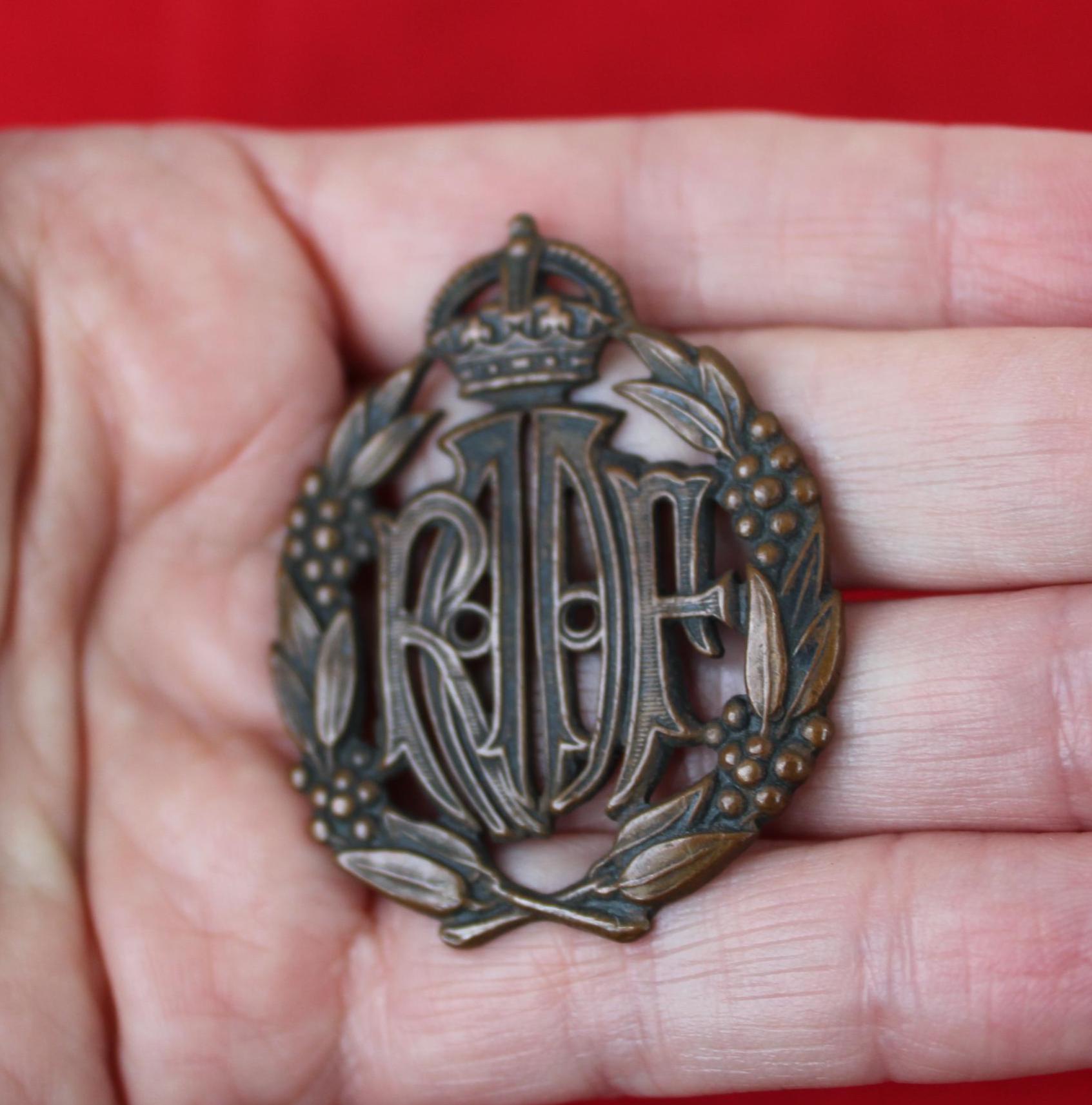Vintage WWII Era Royal Australian Air Force RAAF Insignia Hat Badge ...